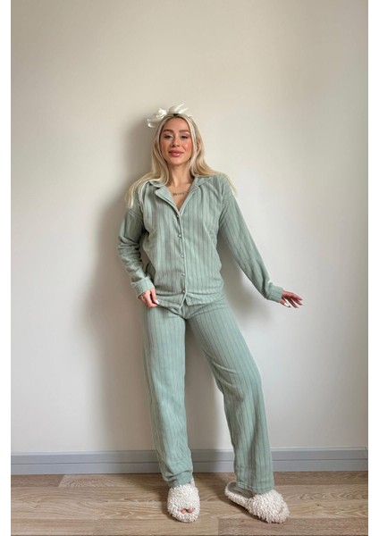 Mint Yeşili Düz Önden Düğmeli Peluş Polar Pijama Takımı fiyatları