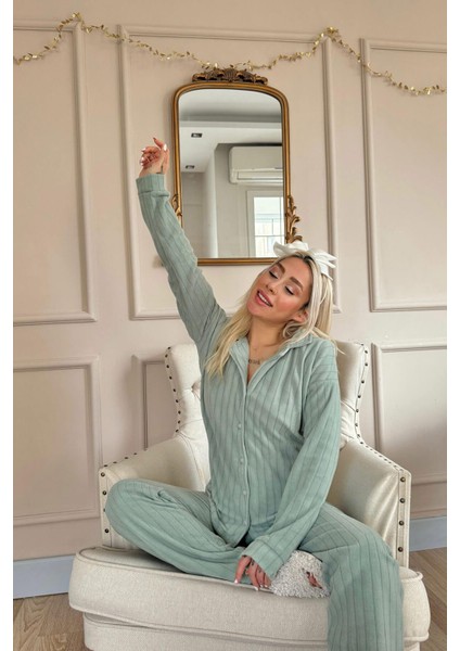 Mint Yeşili Düz Önden Düğmeli Peluş Polar Pijama Takımı modelleri