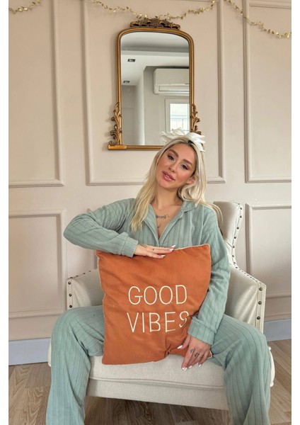 Mint Yeşili Düz Önden Düğmeli Peluş Polar Pijama Takımı fırsatları