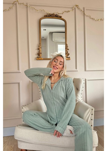 Mint Yeşili Düz Önden Düğmeli Peluş Polar Pijama Takımı indirimleri