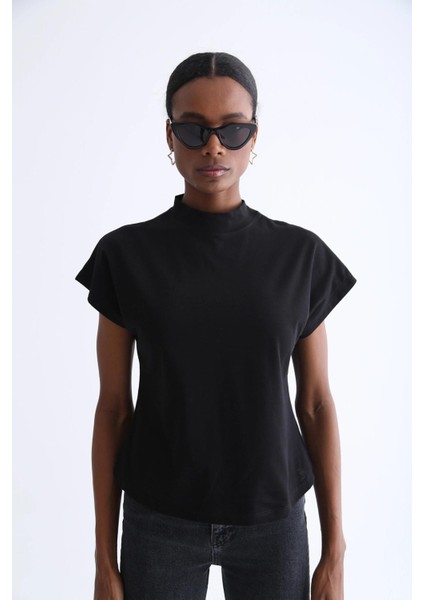 Kadın Siyah Kısa Kollu Dik Yaka Crop Bluz fırsatları