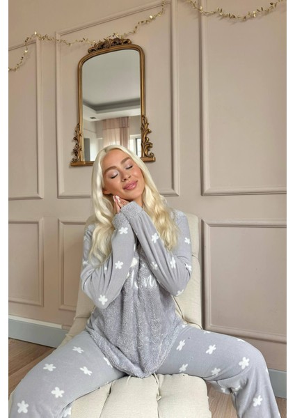 Gri Hello Winter Desenli Kadın Peluş Pijama Takımı modelleri