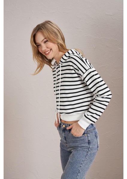 Kadın Siyah Çzigili Üç Iplik Şardonsuz Kapüşonlu Crop Sweatshirt