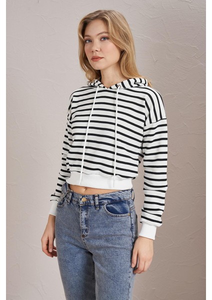 Kadın Siyah Çzigili Üç Iplik Şardonsuz Kapüşonlu Crop Sweatshirt modelleri