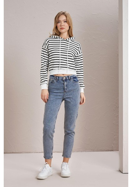 Kadın Siyah Çzigili Üç Iplik Şardonsuz Kapüşonlu Crop Sweatshirt fırsatları