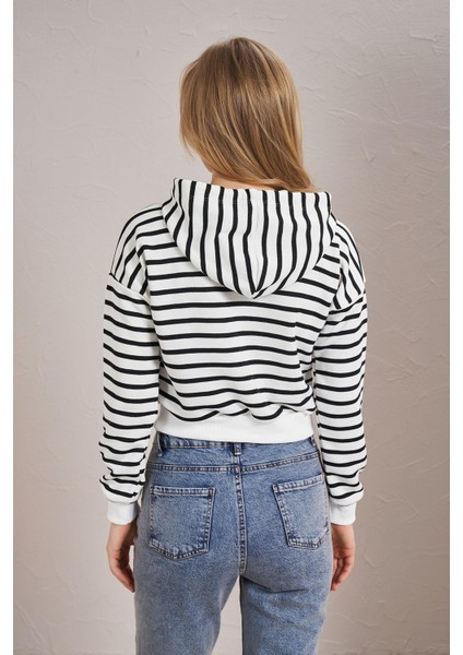 Kadın Siyah Çzigili Üç Iplik Şardonsuz Kapüşonlu Crop Sweatshirt indirimleri