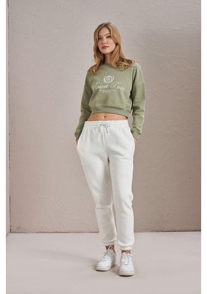 Kadın Olive Resort Paris Baskılı Üç Iplik Crop Sweatshirt