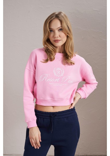 Kadın Şeker Pembe Resort Paris Baskılı Üç Iplik Crop Sweatshirt