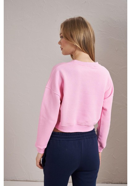 Kadın Şeker Pembe Resort Paris Baskılı Üç Iplik Crop Sweatshirt