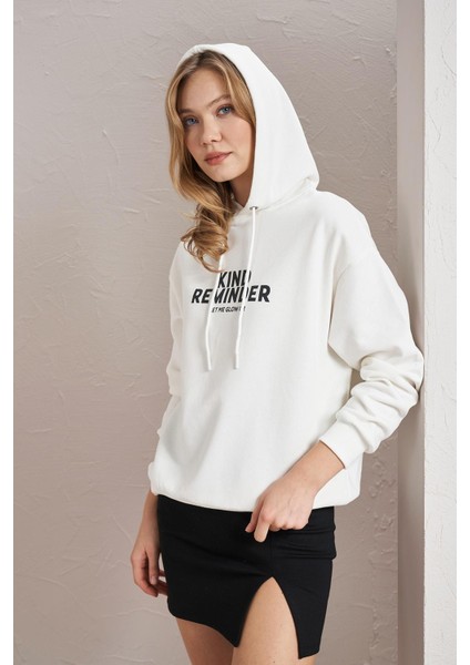 Kadın Ekru Kind Reminder Baskılı Üç Iplik Kanguru Cepli Sweatshirt