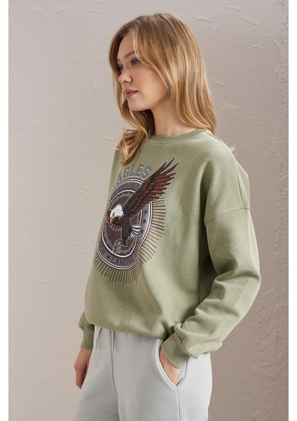 Kadın Olive Bisiklet Yaka Eagles Baskılı Üç Iplik Basic Sweatshirt