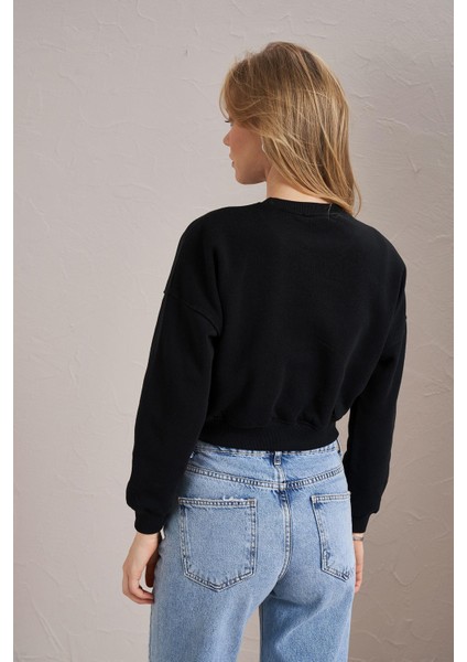 Kadın Siyah Resort Paris Baskılı Üç Iplik Crop Sweatshirt