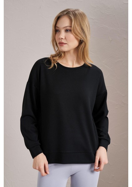 Kadın Siyah Modal Kumaş Bisiklet Yaka Yanı Yırtmaçlı Basic Sweatshirt