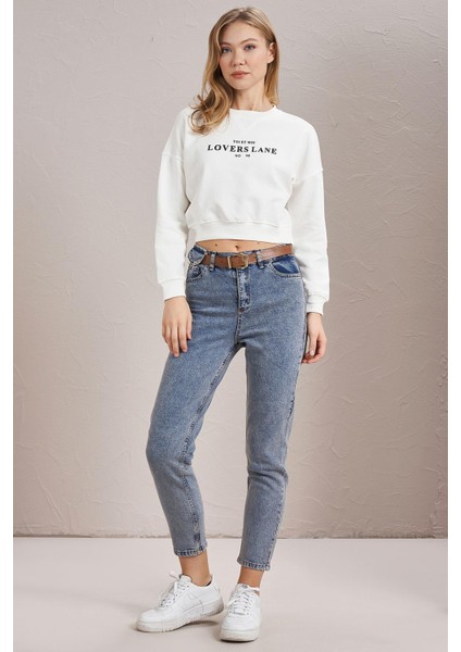 Kadın Ekru Bisiklet Yaka Lovers Lane Baskılı Üç Iplik Crop Sweatshirt