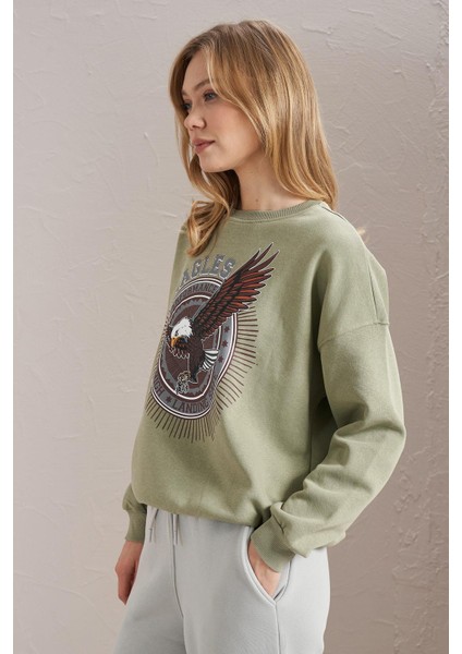 Kadın Olive Bisiklet Yaka Eagles Baskılı Üç Iplik Basic Sweatshirt modelleri