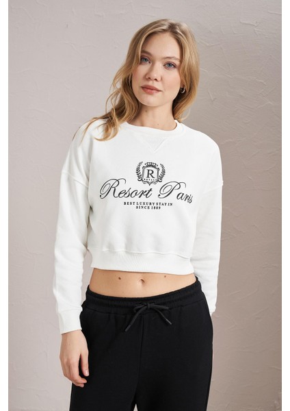 Kadın Ekru Resort Paris Baskılı Üç Iplik Crop Sweatshirt