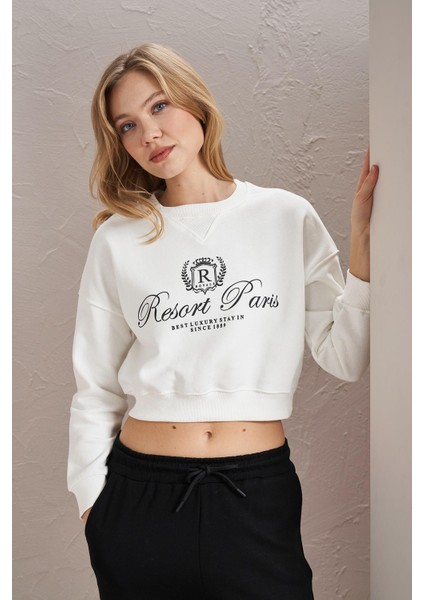 Kadın Ekru Resort Paris Baskılı Üç Iplik Crop Sweatshirt modelleri