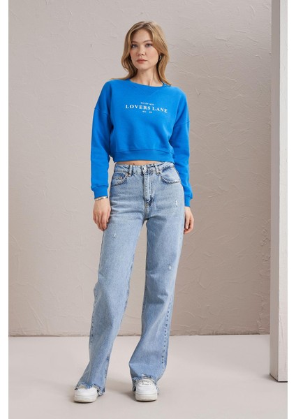 Kadın Mavi Bisiklet Yaka Lovers Lane Baskılı Üç Iplik Crop Sweatshirt fırsatları