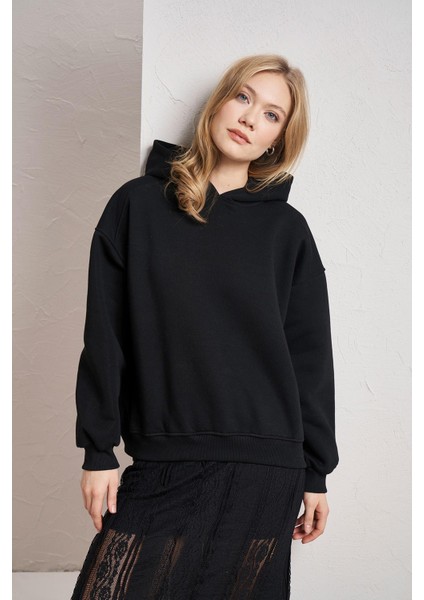 Kadın Siyah Kapüşonlu Oversize Basic Sweatshirt