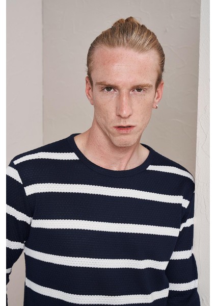 Erkek Lacivert Bisiklet Yaka Yatay Çizgili Waffle Sweatshirt fırsatları