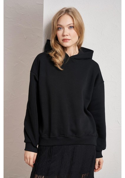 Kadın Siyah Kapüşonlu Oversize Basic Sweatshirt