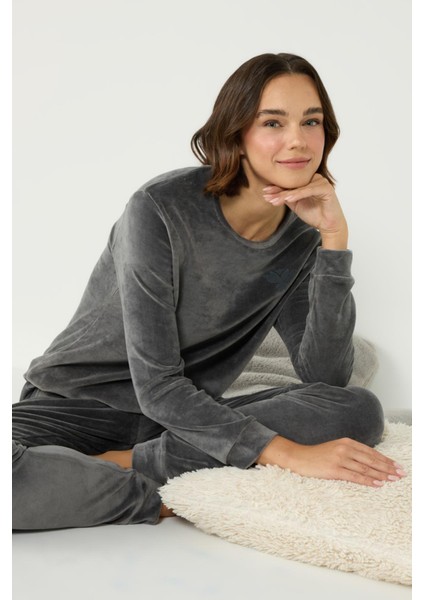 Kadife Bisiklet Yaka Düşük Omuz Uzun Kol Cepli Pijama Takım 403096 Füme