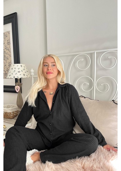 Siyah Düz Önden Düğmeli Peluş Polar Pijama Takımı fırsatları