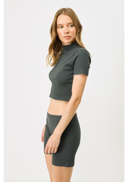 Kadın Vücuda Oturan Dik Yaka Kısa Kol Fitilli Bluz 921 Füme fiyatları