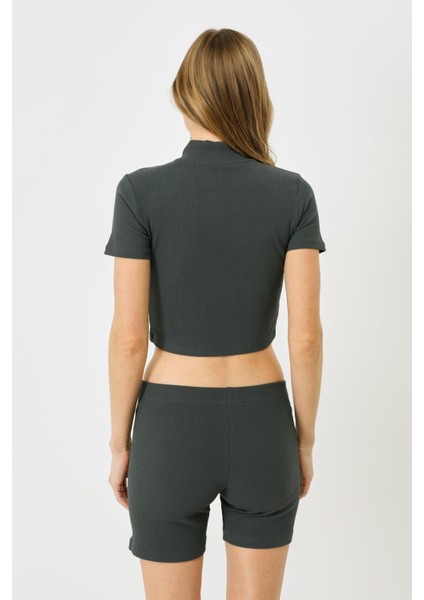 Kadın Vücuda Oturan Dik Yaka Kısa Kol Fitilli Bluz 921 Füme modelleri