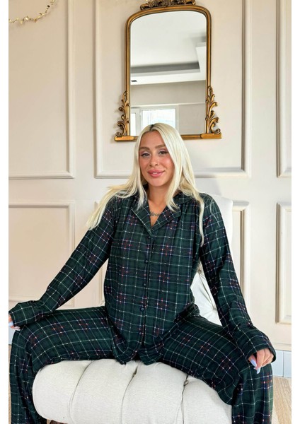Yeşil Ekose Baskılı Önden Düğmeli Uzun Kollu Kadife Pijama Takımı modelleri