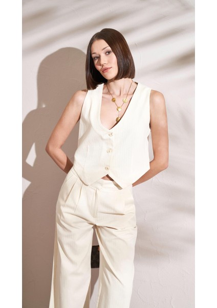 Kadın Naturel Balık Sırtı Gabardin Kumaş Önü Düğmeli Yelek modelleri