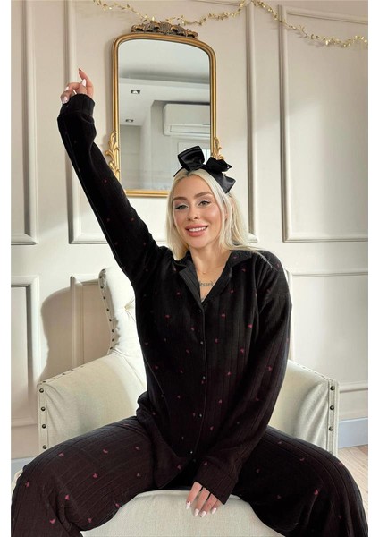 Siyah Jantung Desenli Önden Düğmeli Peluş Polar Pijama Takımı fiyatları