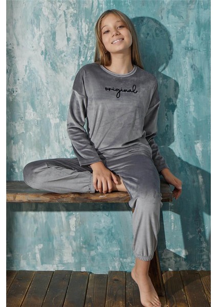 Gri Original Desenli Exclusive Kadife Kız Çocuk Pijama Takımı