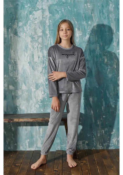 Gri Original Desenli Exclusive Kadife Kız Çocuk Pijama Takımı