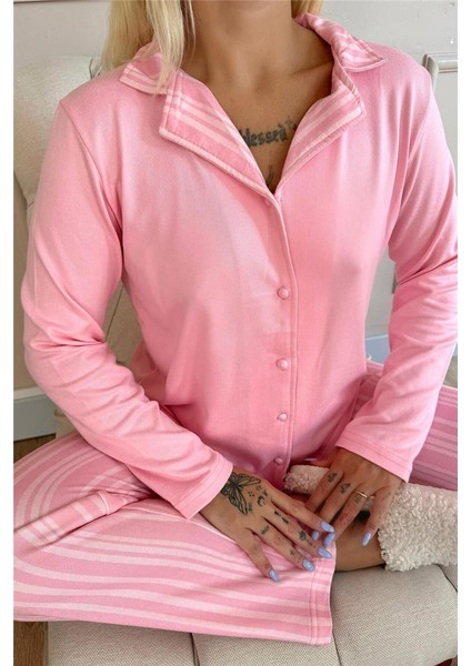 Pudra Çizgi Desenli Termal Önden Düğmeli Kadın Pijama Takımı fırsatları