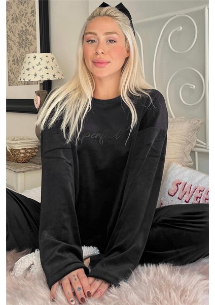 Siyah Perfect Desenli Exclusive Kadife Kadın Pijama Takımı
