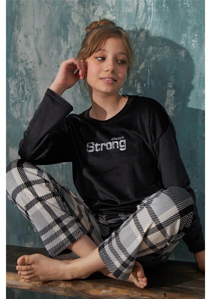 Pijama Evi Siyah Strong Desenli Exclusive Kadife Kız Çocuk Pijama Takımı 