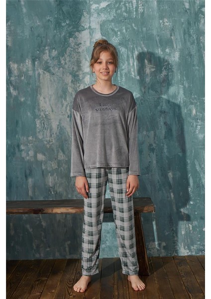 Gri Sundays Desenli Exclusive Kadife Kız Çocuk Pijama Takımı modelleri