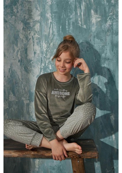 Yeşil Awesome Desenli Exclusive Kadife Kız Çocuk Pijama Takımı fiyatları
