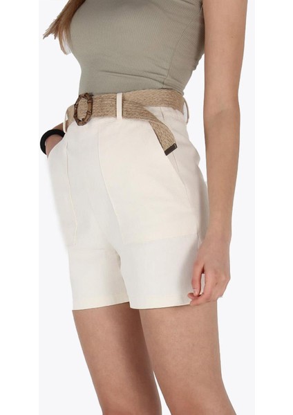 Kadın Naturel Beli Kemerli Balık Sırtı Gabardin Kumaş Şort modelleri