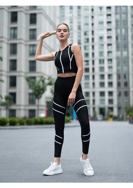 Bacakları Beyaz Biyeli Siyah Spor Tayt fırsatları