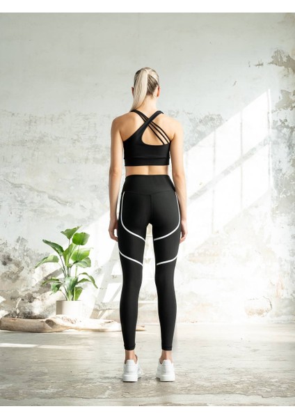 Arkası Beyaz Biyeli Siyah Spor Tayt modelleri