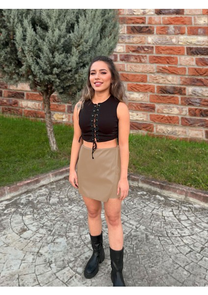 Bej Suni Deri Kruvaze Şardonlu Mini Şort Etek fiyatları