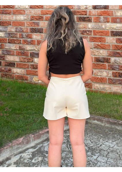 Kırık Beyaz Suni Deri Kruvaze Şardonlu Mini Şort Etek modelleri
