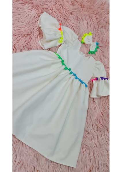 Kız Çocuk Beyaz Ispanyol Kollu Ponpon Detayli Elbise modelleri