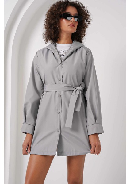 Kadın Gri Mavi Çıt Çıt Kapamalı Astarlı Kuşaklı Kapüşonlu Trençkot HZL25W-BD159341 modelleri