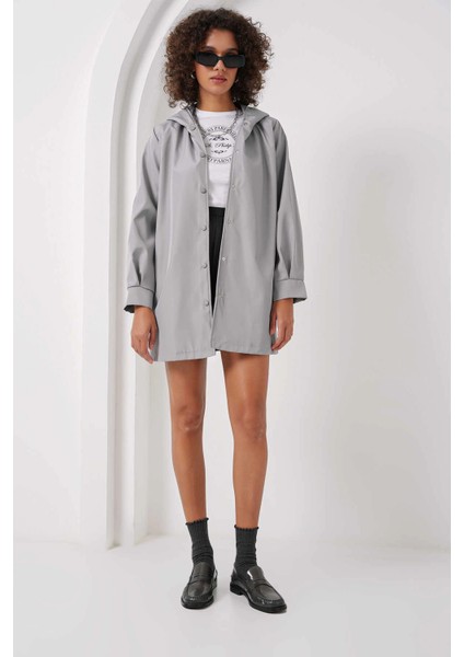 Kadın Gri Mavi Çıt Çıt Kapamalı Astarlı Kuşaklı Kapüşonlu Trençkot HZL25W-BD159341 fırsatları