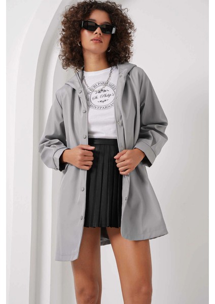 Kadın Gri Mavi Çıt Çıt Kapamalı Astarlı Kuşaklı Kapüşonlu Trençkot HZL25W-BD159341 indirimleri