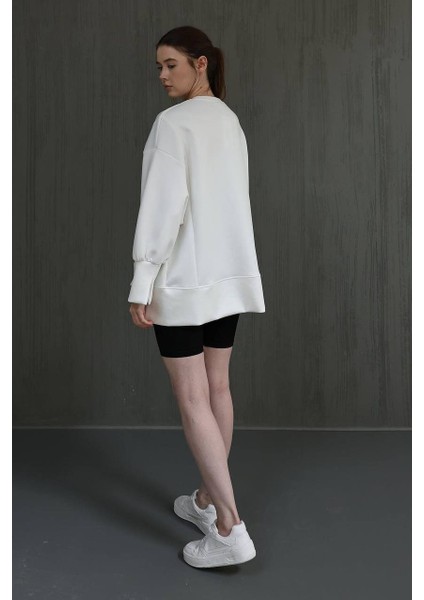 5beyaz Renk Sweatshirt ÖN62CM Arka 72CM %polyester% 10 Likra modelleri