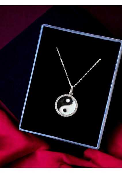 Yin Yang Sembolü Beyaz Taşlı Tasarım 925 Ayar Gümüş Kolye